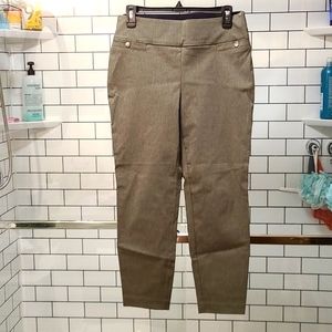 Like new green Maurices stretchy cropped dress pants size M